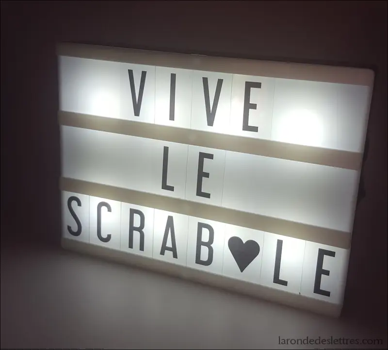 Boîte lumineuse personnalisable 85 lettres