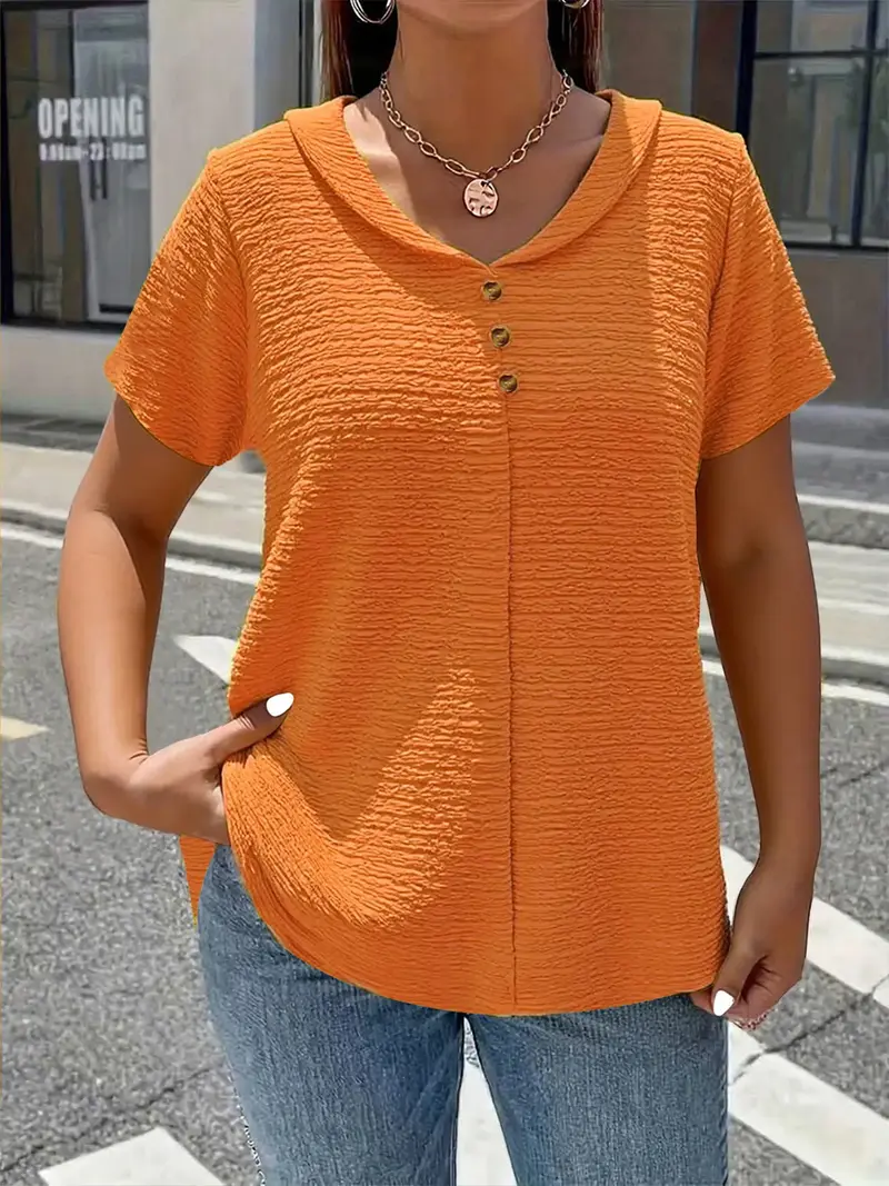 Chemise grande taille en tissu texturé à col Claudine — manches courtes, style élégant