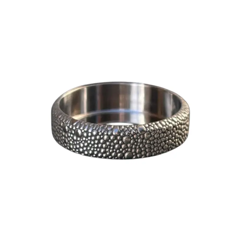 Forma Nova SEVRUGA 22mm Beauty Ring – Deep Engraved Titanium