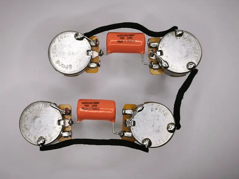 Harnais Les Paul®, SG®, ES®, Firebird® pré-câblé pour guitare électrique - Premium