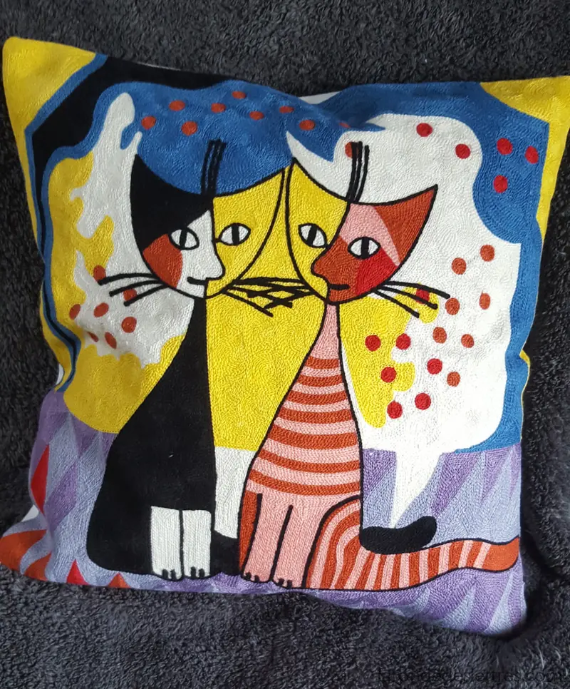 Housse de coussin brodée - 2 Chats colorés