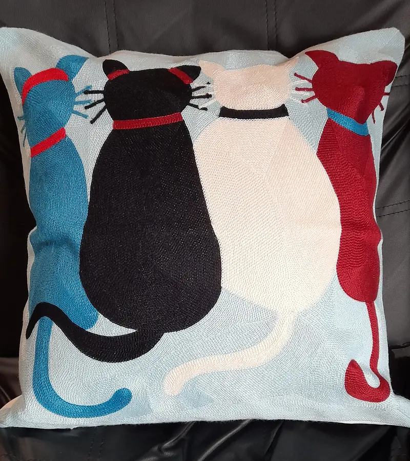 Housse de coussin brodée - Chats de dos