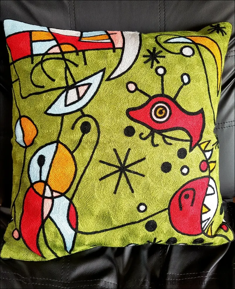 Housse de coussin brodée -  Univers