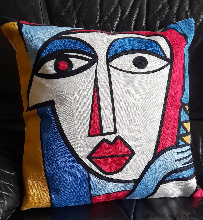 Housse de coussin brodée - Visage 2
