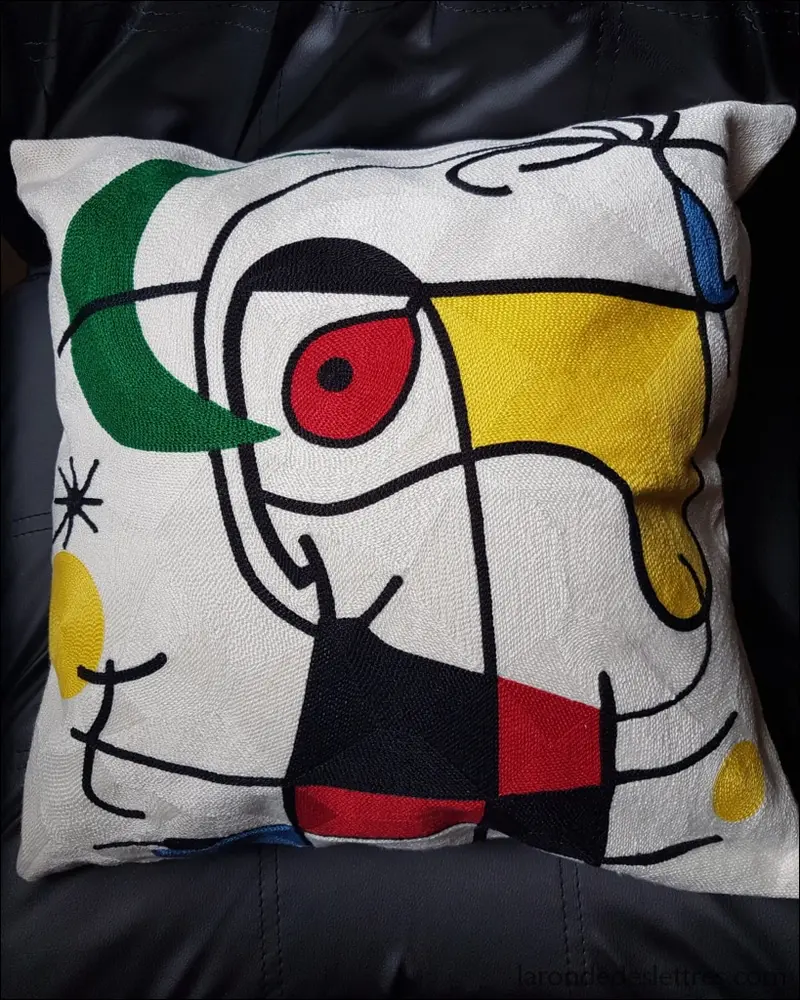 Housse de coussin brodée - Visage Miró