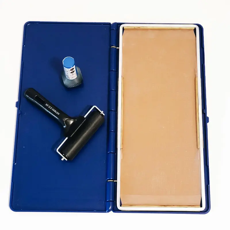 Kit pour prise d'empreinte - 1 podographe + 1 encre bleue + 1 rouleau encreur +50 feuilles d'examen