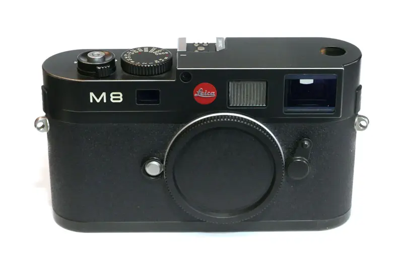 Leica M8 en boîte + 2ème accu + étui cuir (11250 clics)