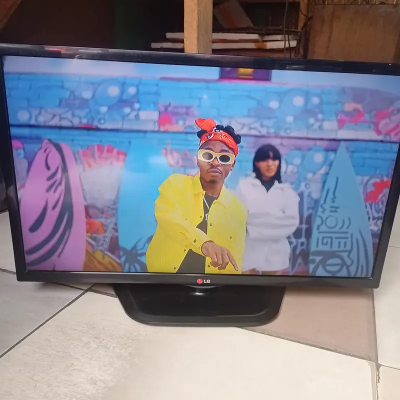 LG 32 Inch 32LN540B Widescreen Full HD Ready LED TV - London Used