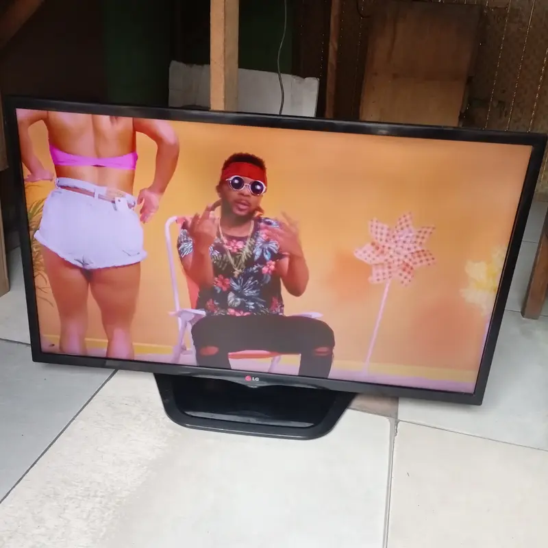 LG 39 Inch 39LN5400 Widescreen 120Hz 1080p FHD LED TV - London Used