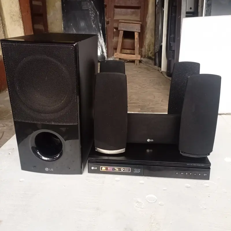 LG 5.1Ch 1000W Bluetooth 3D Blu-ray DVD Home Cinema System (USB, FM, Aux, Optical, HDMI Out) - Foreign Used