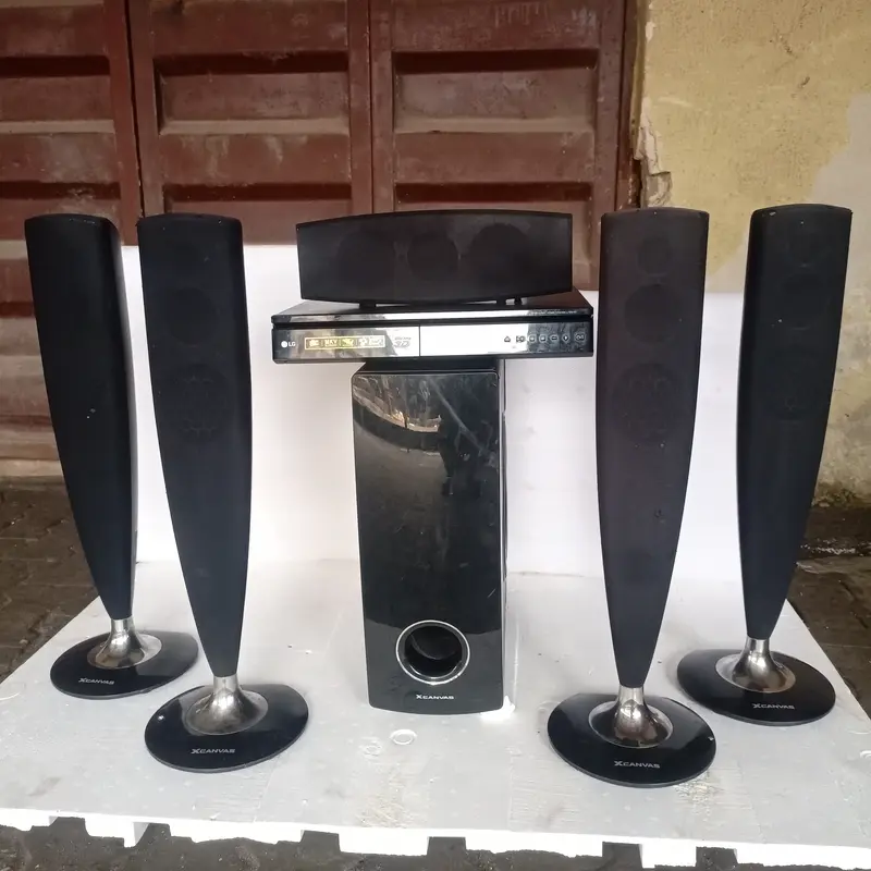 LG 5.1Ch 1000W Bluetooth 3D Blu-ray Tallboy DVD Home Cinema System - Foreign Used
