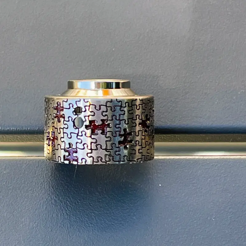 Red Puzzle Venna Cap Titanium  #2BC064
