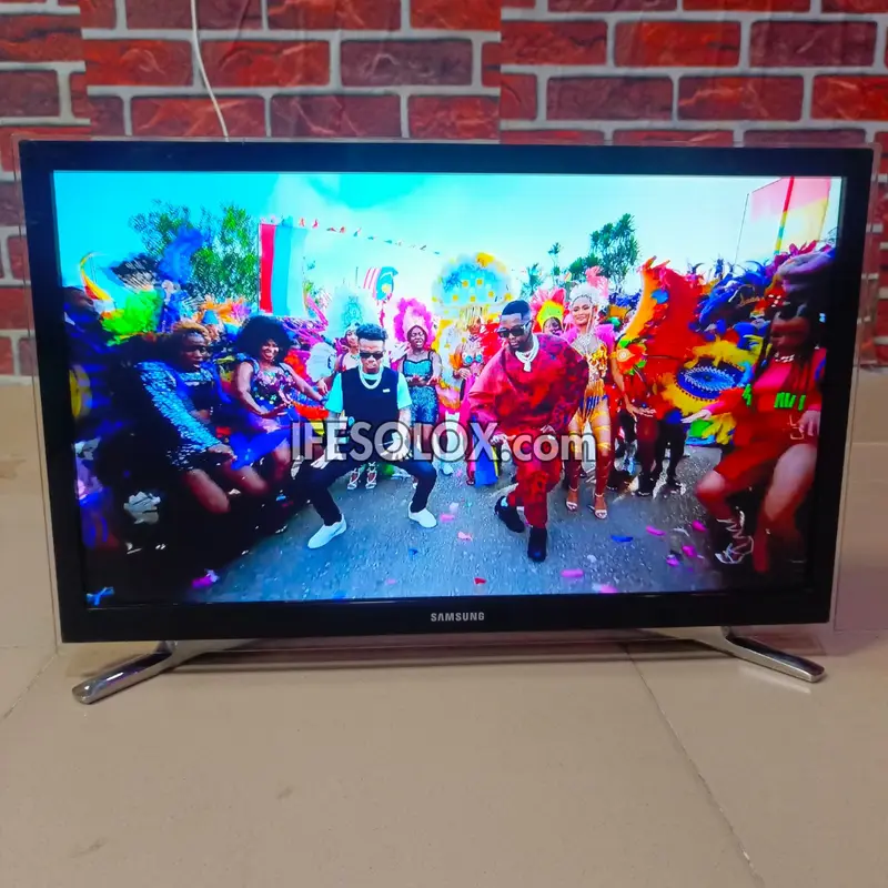 SAMSUNG 22 Inch UE22H5600AK Series 5 Smart Full HD LED TV (WiFi, Netflix, YouTube, Miracast) - UK Used