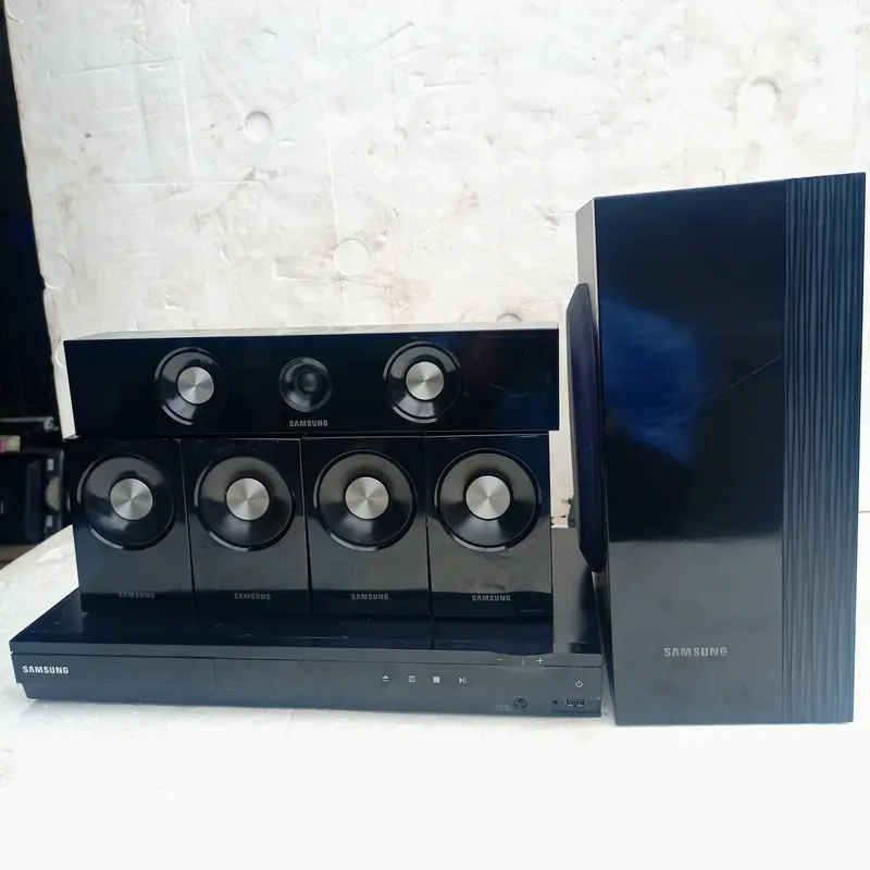 Samsung HT-D550W 5.1ch 1000Watts DVD Home Theater Complete Set (USB, Aux, FM radio, Optical in, HDMI) - Foreign Used
