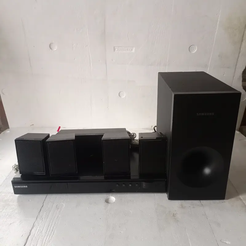 Samsung HT-E350K 5.1Ch 1000Watts DVD Home Theater Complete Set - Foreign Used