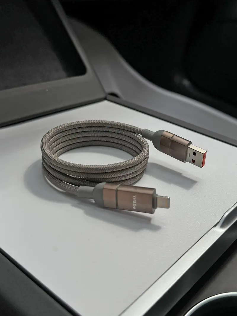 Tesline Câble USB-C 4-en-1 240 W