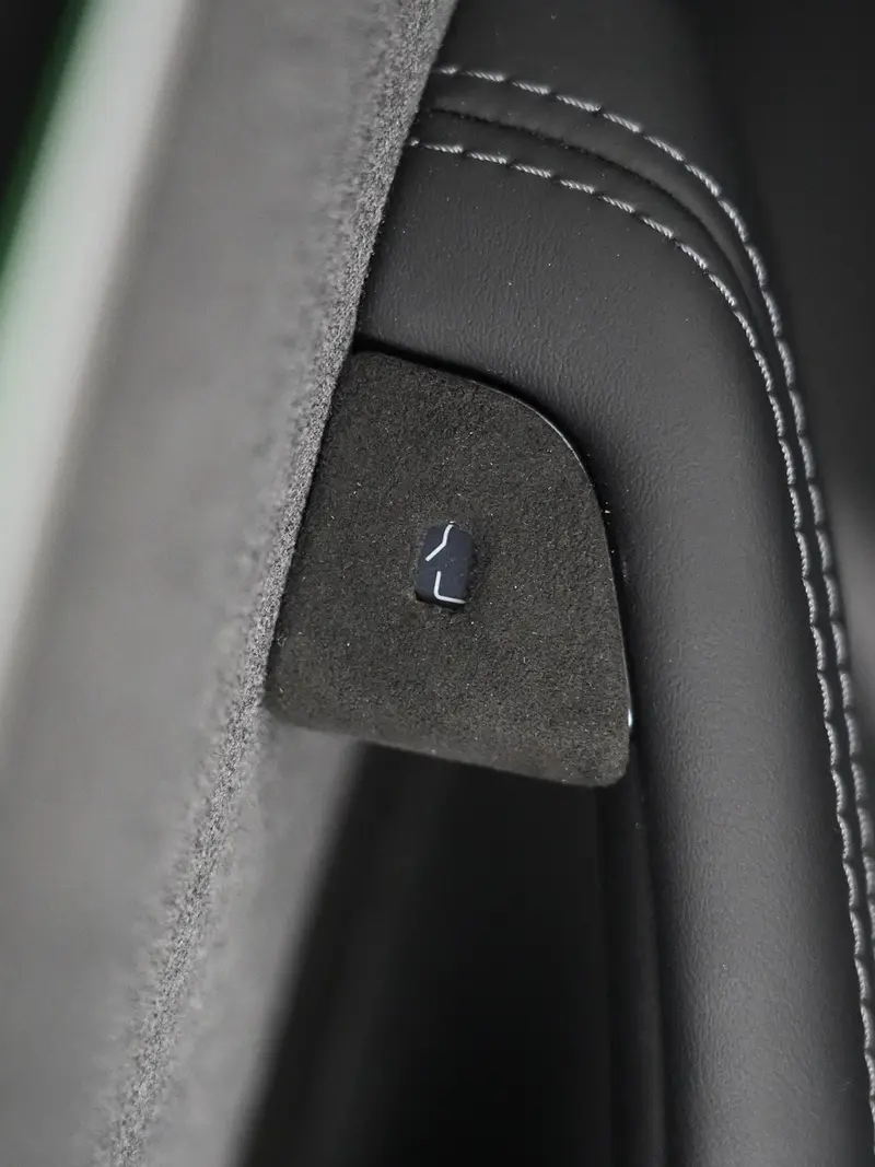 Tesline Caches boutons de portes alcantara – Model 3 et Y (2024+)
