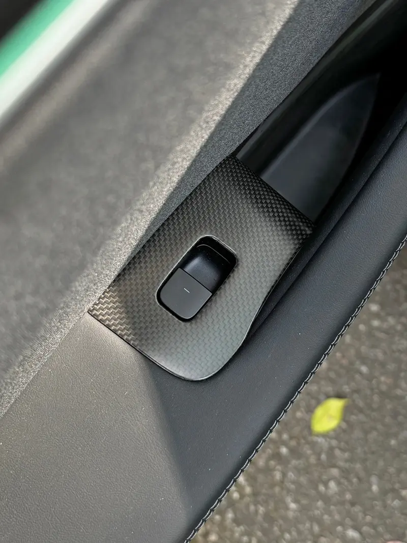 Tesline Caches boutons vitres et portes carbone – Model 3 et Y (2024+)