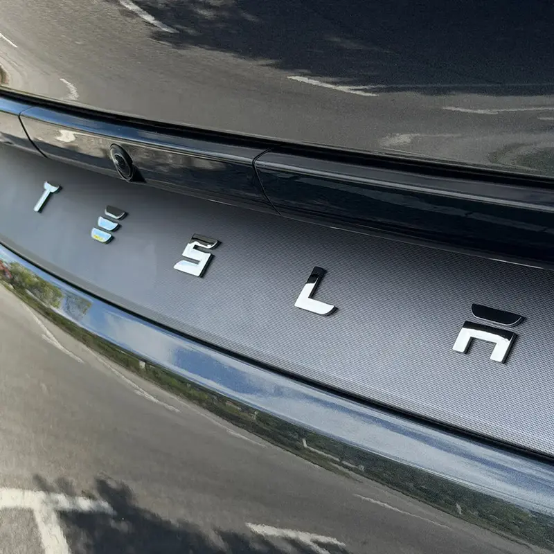 Tesline Caches lettres TESLA de hayon — Model Y Juniper · Model Y L