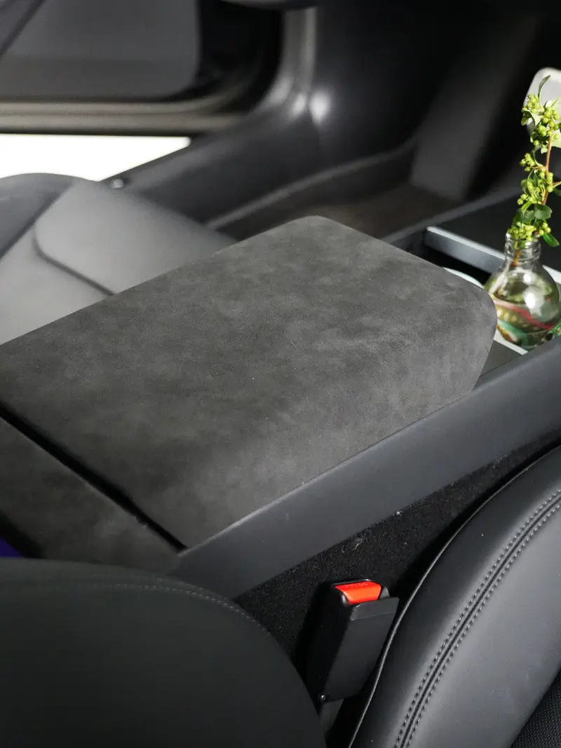 Tesline Couvre-accoudoir alcantara – Model 3 et Y (2024+)