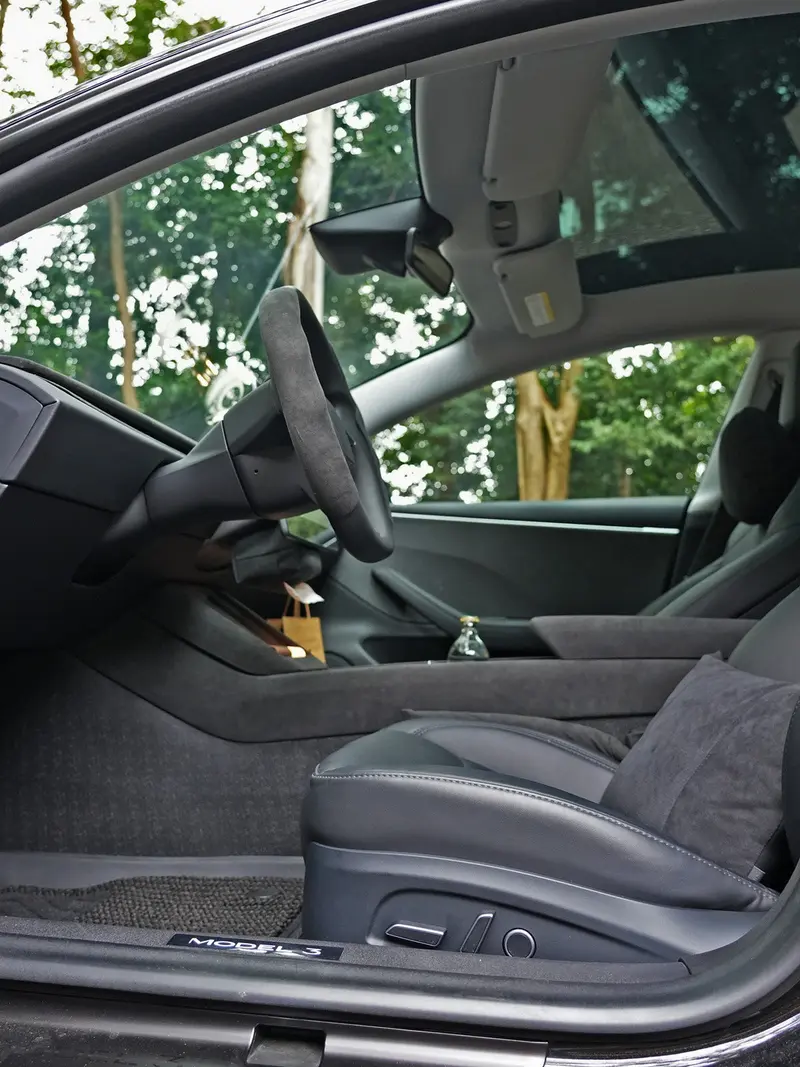 Tesline Flancs de console alcantara – Model 3 et Y (2024+)