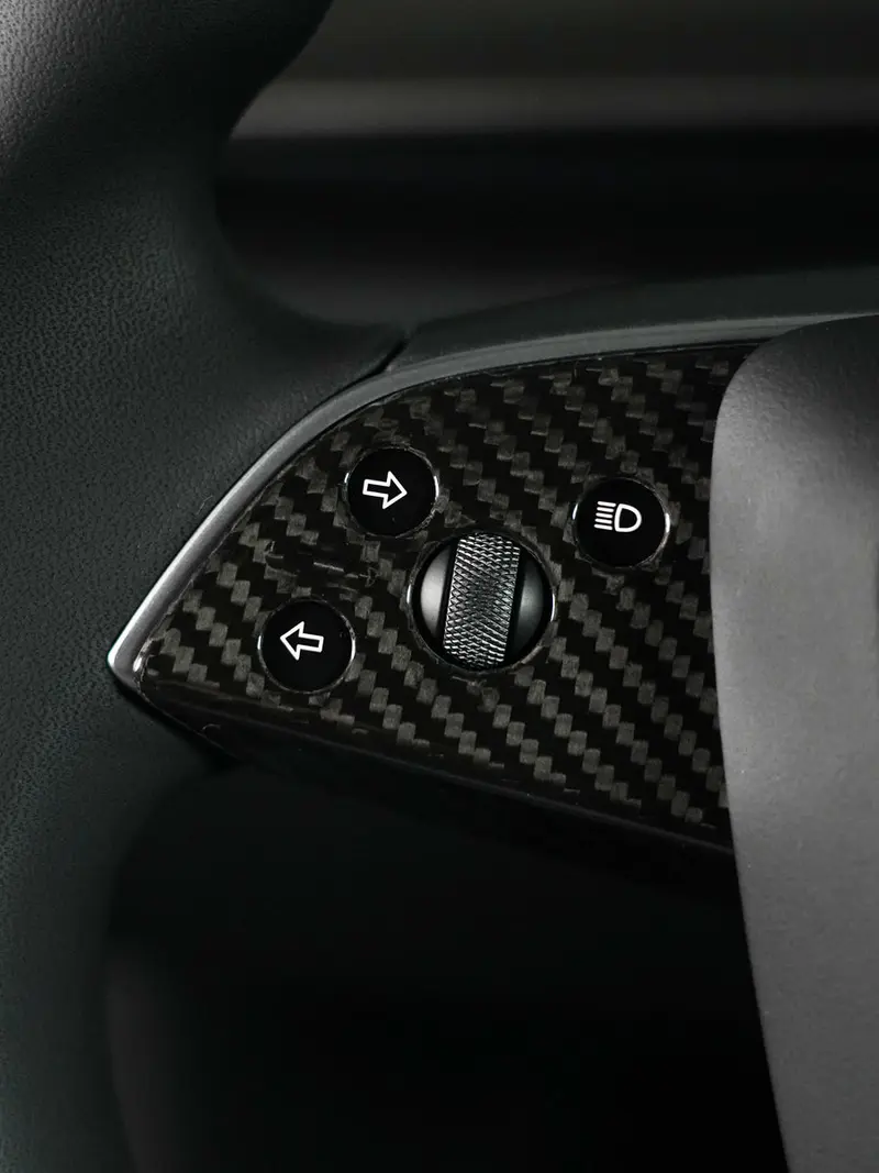 Tesline Inserts de volant carbone – Model 3 et Y (2024+)
