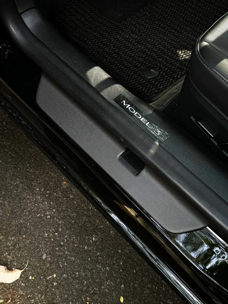 Tesline Seuils de porte carbone – Model 3 Highland (2024+)