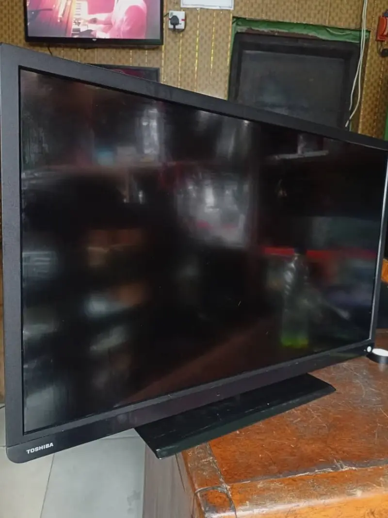 TOSHIBA 32 Inch 32L1343DG Full HD LED TV - London Used