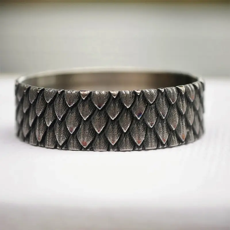 Wowsers Beauty Ring Titanium 22/24 mm Relief Scales engraving #W005
